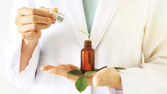 Natural Medicine Doctor in Clarendon Hills IL holding a vial essential oils