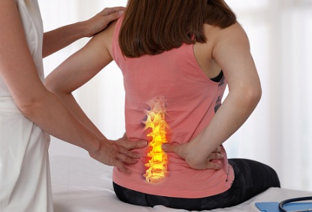 A Functional Medicine Doctor in Burr Ridge IL performing chiropractic care